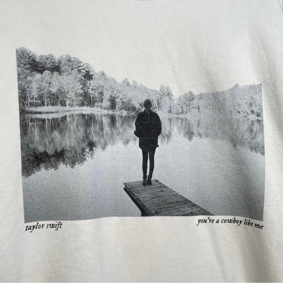 Taylor Swift Cowboy Like Me Sweatshirt - Picture 2 of 6